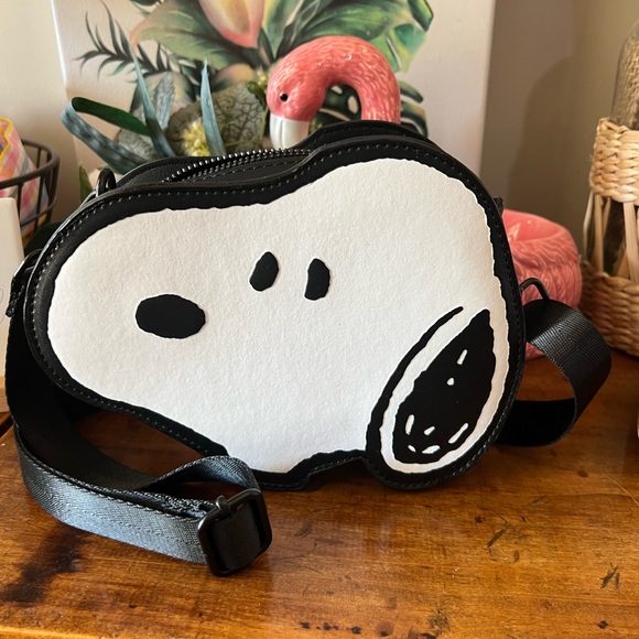 Peanuts | Bags | Peanuts Snoopy Crossbody Bag Nwot | Poshmark
